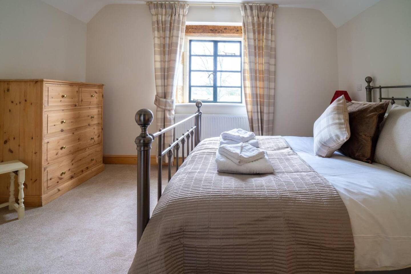 Pass The Keys Fourshires Lodge Wonderful Panoramic Views Moreton-in-Marsh Eksteriør billede