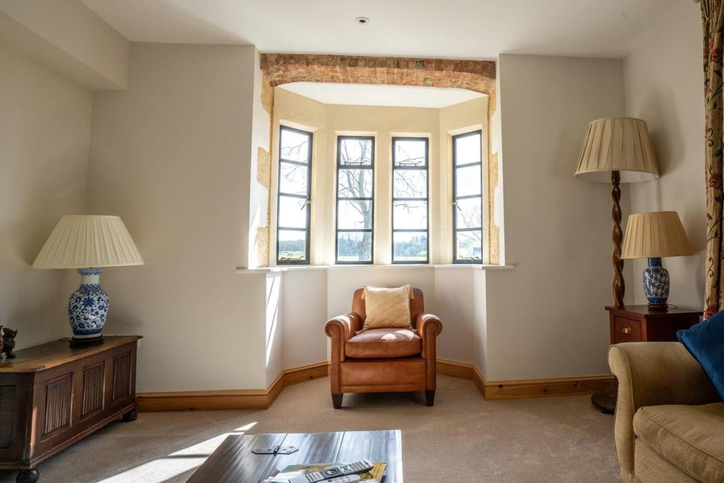 Pass The Keys Fourshires Lodge Wonderful Panoramic Views Moreton-in-Marsh Eksteriør billede