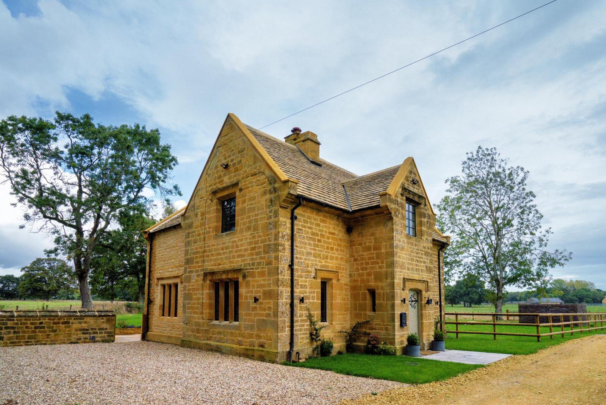 Pass The Keys Fourshires Lodge Wonderful Panoramic Views Moreton-in-Marsh Eksteriør billede